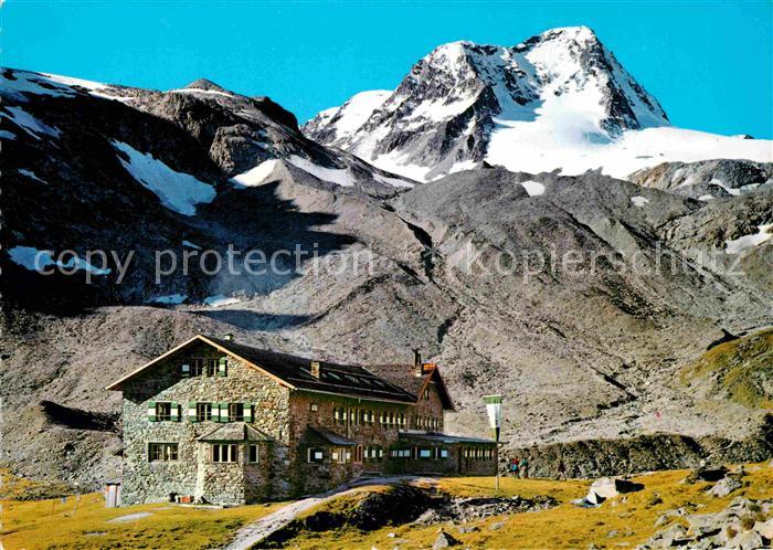 Dresdnerhuette mit Schaufelspitze Schutzhaus Stubaier Alpen