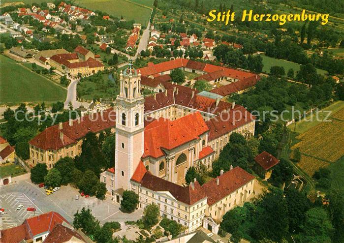Herzogenburg Stadt mit Chorherrenstift Fliegeraufnahme