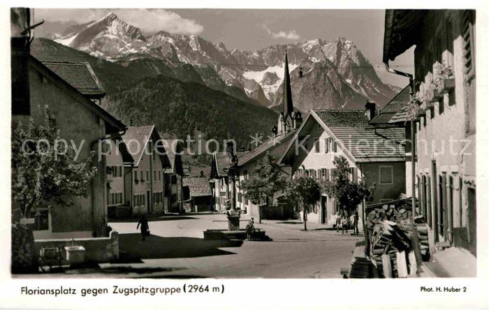 GARMISCH-PARTENKIRCHEN Bayern Floriansplatz gegen Zugspitzegruppe Wettersteingeb