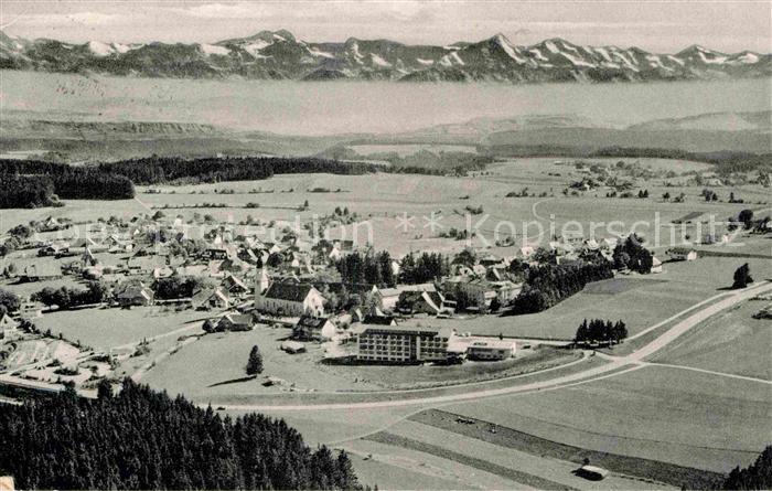 Hoechenschwand Schwarzwald BW Kurort mit Alpenkette Fliegeraufnahme