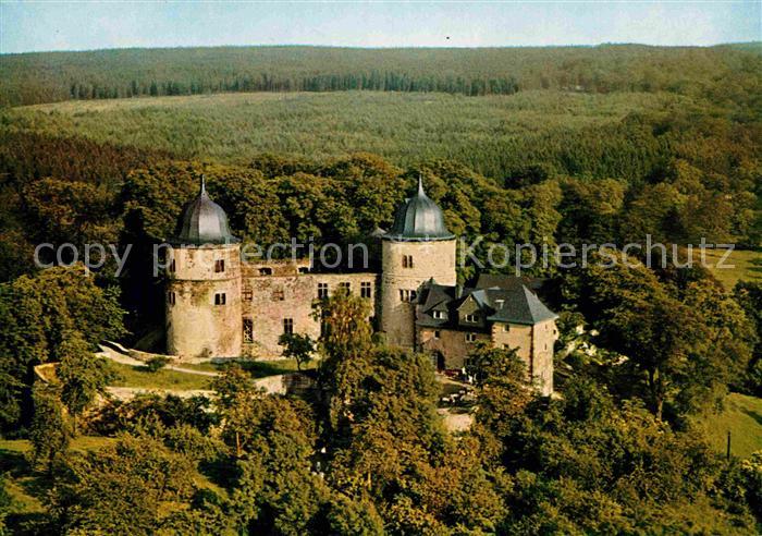 Sababurg Dornroeschenschloss im Reinhardswald Fliegeraufnahme