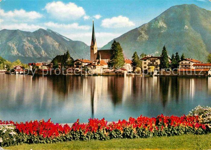 Rottach-Egern Uferpartie am See mit Blick zum Wallberg Mangfallgebirge