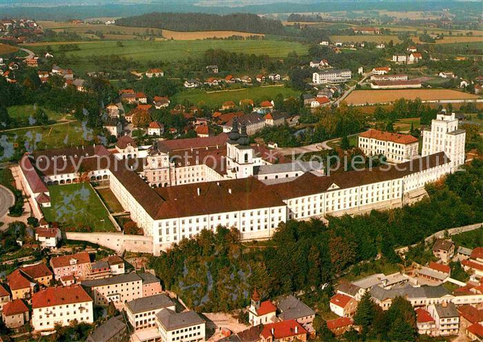 Kremsmuenster Benediktinerstift Fliegeraufnahme