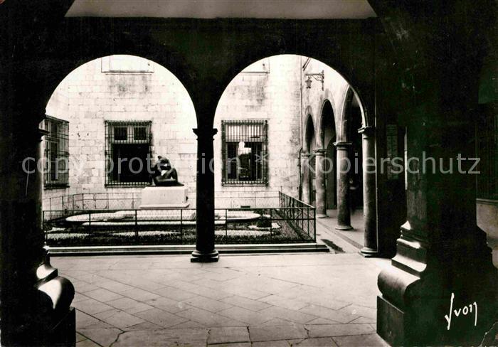 Perpignan Cour interieure de Hotel de Ville
