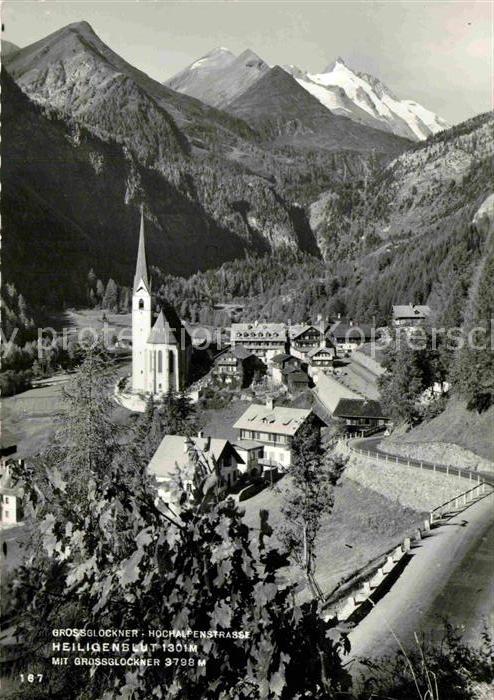 Heiligenblut Kaernten mit Kirche und Grossglockner