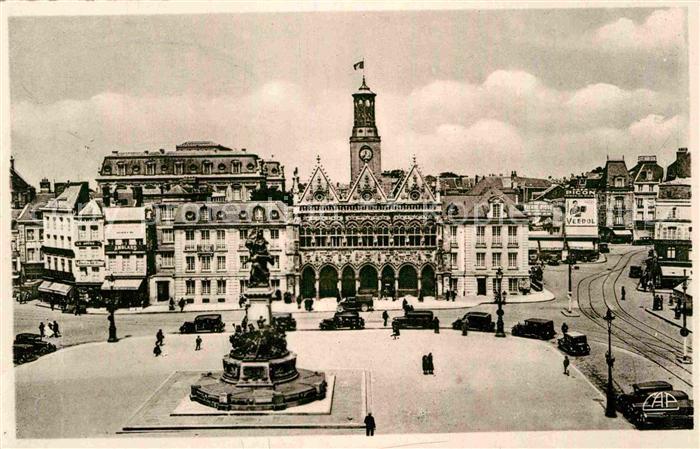 Saint-Quentin 02 Aisne Grand Place Hoteldu Ville et le Monument de la Defense