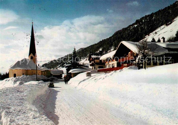 Balderschwang Berghotel Hubertus Ortsansicht mit Kirche Winterlandschaft