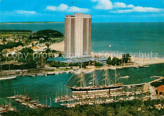 Travemuende Ostseebad Hafen Segelschiff Viermaster Hotel Fliegeraufnahme