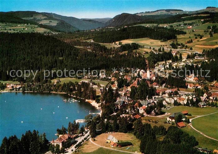 TITISEE Schwarzwald BW Gesamtansicht mit Titisee Schwarzwald Fliegeraufnahme