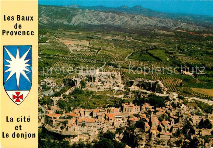 Les Baux-de-Provence La cite et le donjon Plaine et les Alpilles vue aerienne