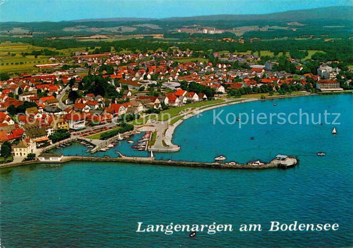 Langenargen Bodensee Ansicht mit der neuen Uferpromenade Hafen Fliegeraufnahme