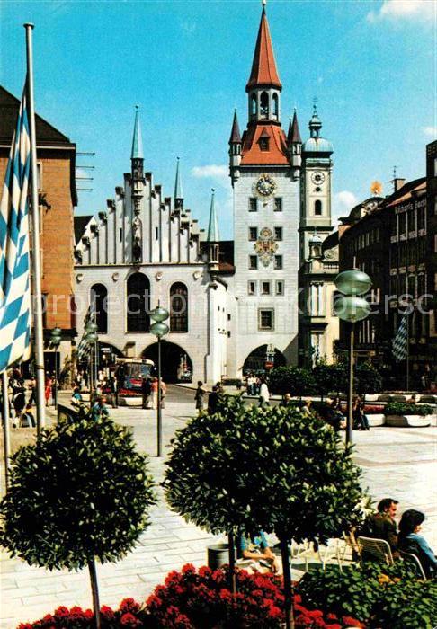 Muenchen Bayern Marienplatz mit Altem Rathaus