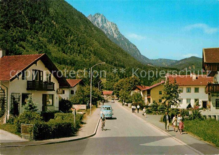 Piding Bahnhofstrasse mit Hochstaufen