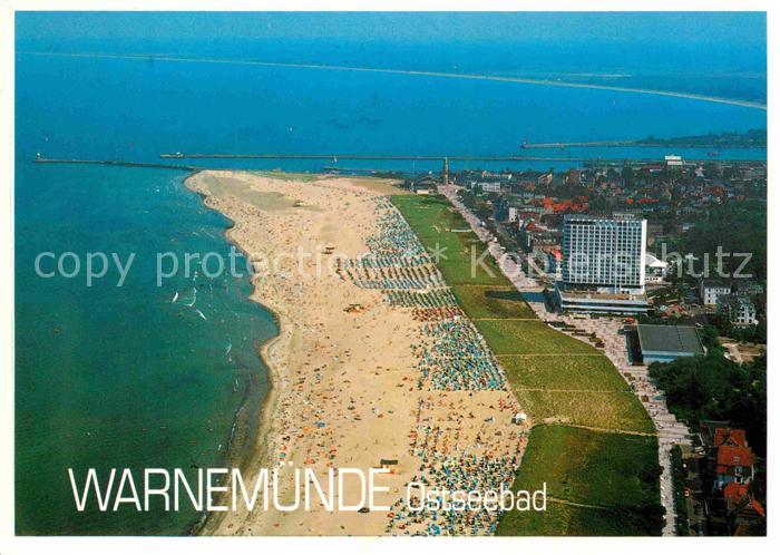 Warnemuende Ostseebad Fliegeraufnahme mit Strand Leuchtturm Hotel Neptun
