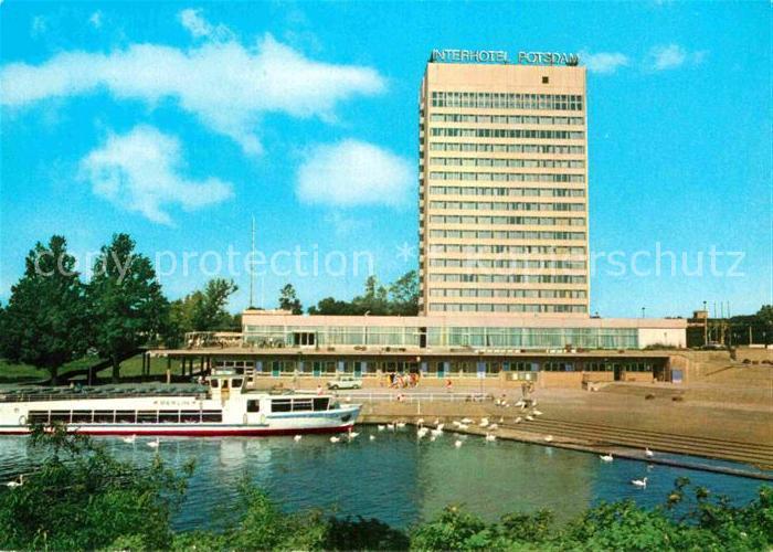 Potsdam Interhotel mit Bootsanlegestelle