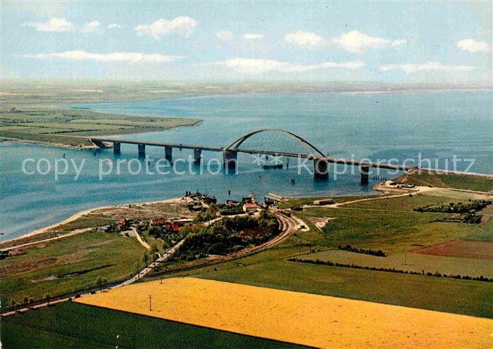 Fehmarn Fehmarnsundbruecke Vogelfluglinie Deutschland Daenemark Fliegeraufnahme