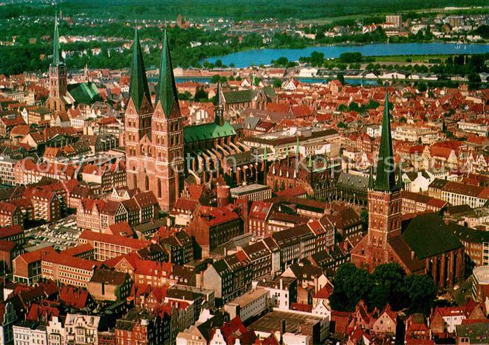 LueBECK  CITY Altstadt Kirchen Hansestadt Fliegeraufnahme