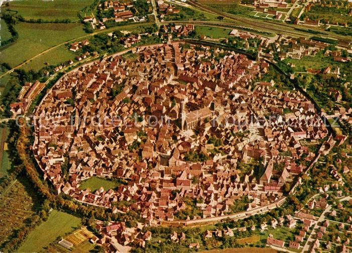 Noerdlingen Stadt des Mittelalterns an der romantischen Strasse Fliegeraufnahme