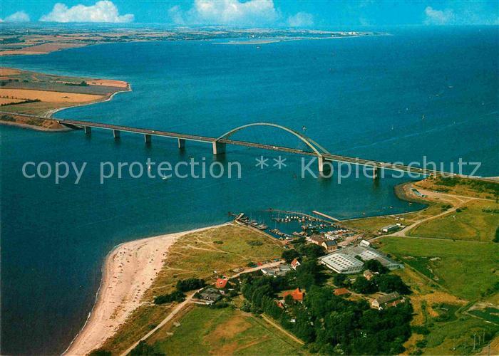 Fehmarn Fehmarnsundbruecke im Hintergrund Ostseeheilbad Heiligenhafen Fliegerauf