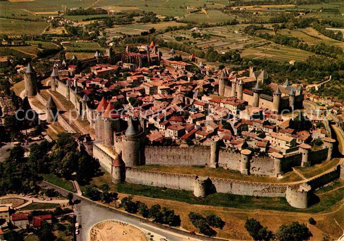 Carcassonne Vue par avion de la cité médiévale