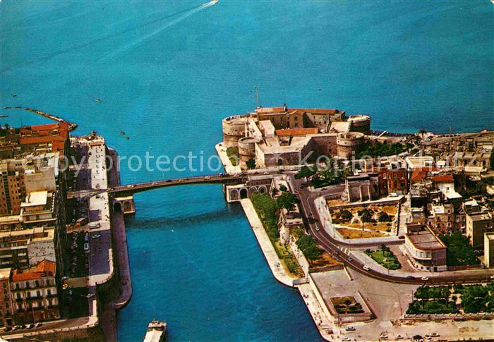 Taranto Castello Aragonese e Canale Navigabile Fliegeraufnahme