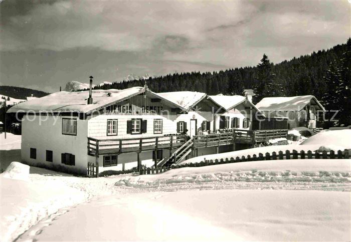 Alpe di Siusi Rifugio Demetz Berghuette im Winter