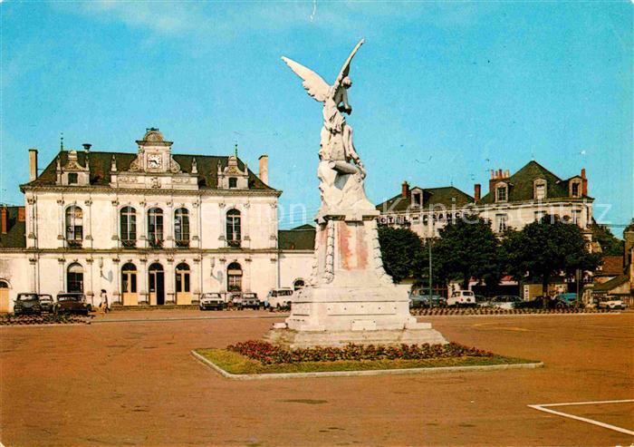 Chateau-du-Loir Hotel de Ville et la Place Monument