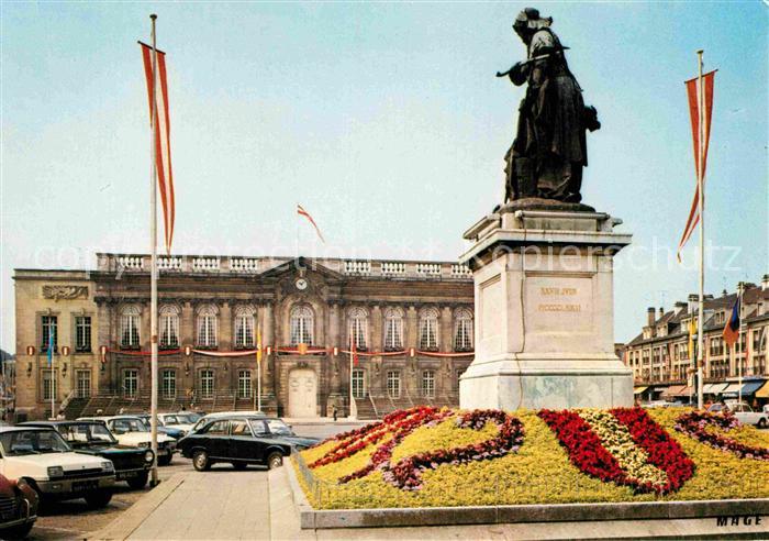 Beauvais 60 Place et statue Jeanne Hachette Monument Hotel de Ville