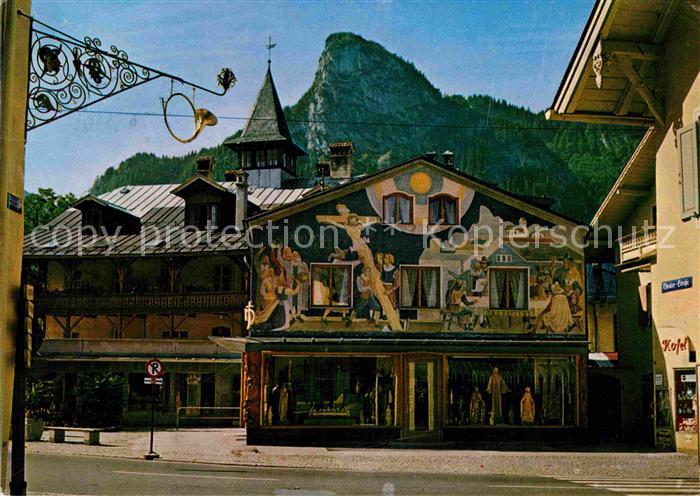 OBERAMMERGAU Bayern Marktplatz Fassadenmalerei Blick zum Kogel