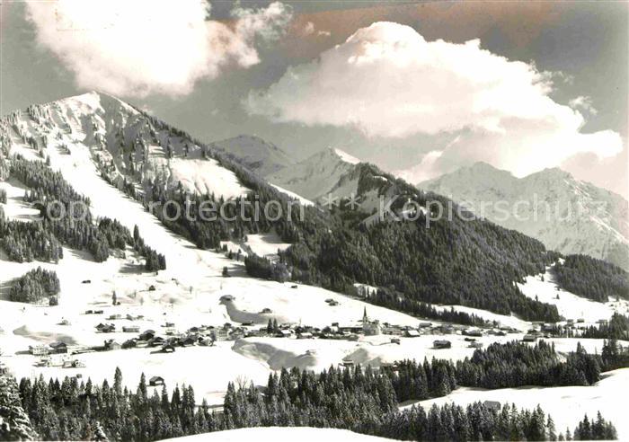 Riezlern Kleinwalsertal Vorarlberg Winterpanorama mit Gehrenspitze Hammerspitze