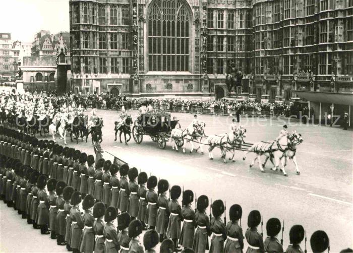Leibgarde Wache Arrival of the Queen Westminster London