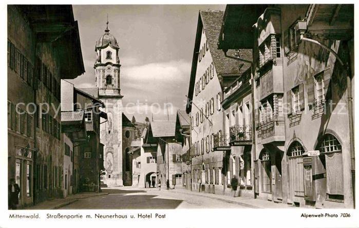 Mittenwald Bayern Strassenpartie mit Neunerhaus und Hotel Post
