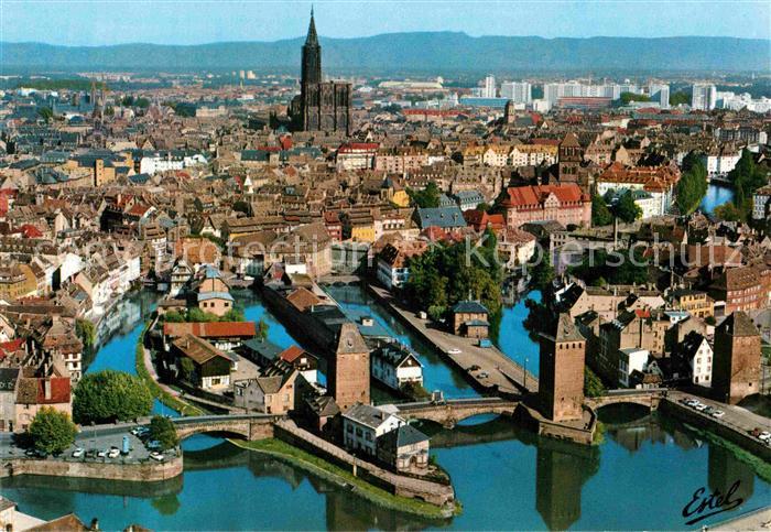 Strasbourg Alsace Ill et les Ponts Couverts Quartier de la Petite France Cathedr