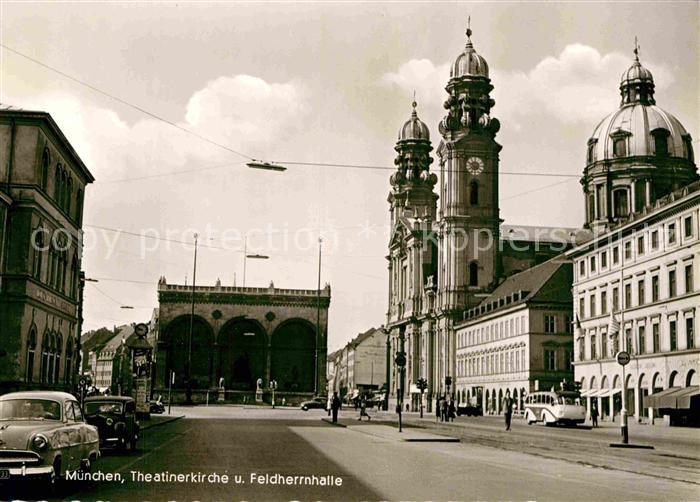 Muenchen Bayern Theatinerkirche Feldherrnhalle
