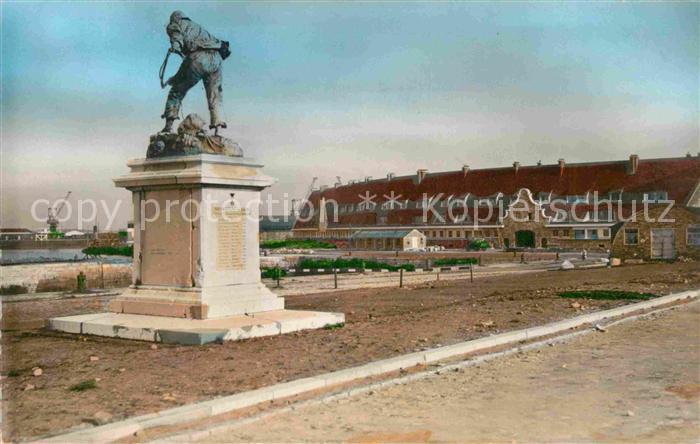 Calais Monument aux Sauveteurs et la Cité des Pecheurs