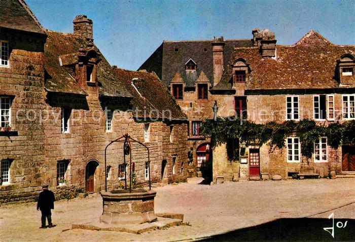 Locronan Le bas de la place