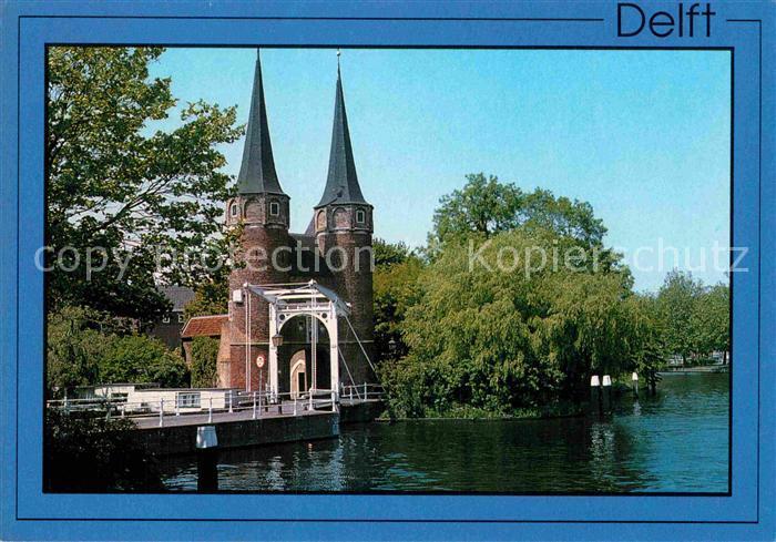 Delft Ziehbruecke mit Doppeltuermen