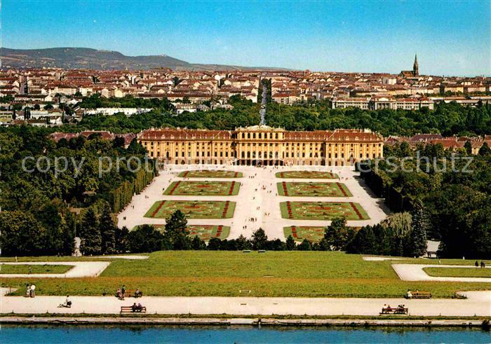 Schoenbrunn Baden Fliegeraufnahme Schloss