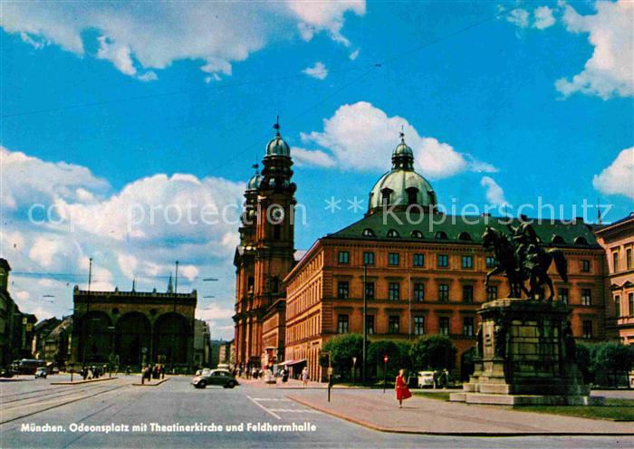 Muenchen Bayern Odeonplatz mit Theatinerkirche udn Feldherrnhalle