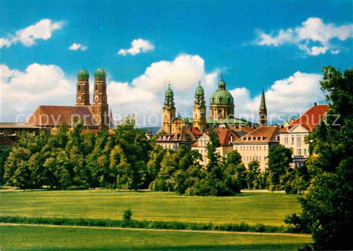 Muenchen Bayern Blick vom Englischen Garten auf die Stadt
