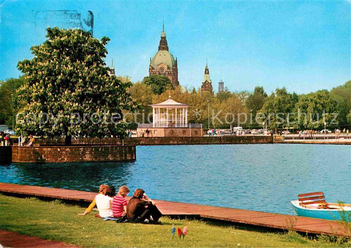 HANNOVER  CITY Maschsee Nordufer im Hintergrund Rathaus