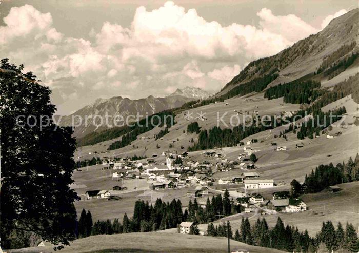 Riezlern Kleinwalsertal Vorarlberg Panorama mit Blick zum Nebelhorn Allgaeuer Al