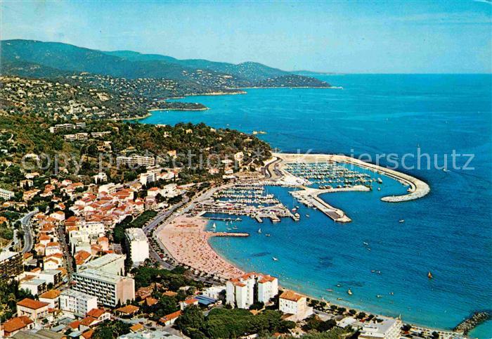 Le Lavandou La ville Port de plaisance au fond Cote des Maures vue aerienne