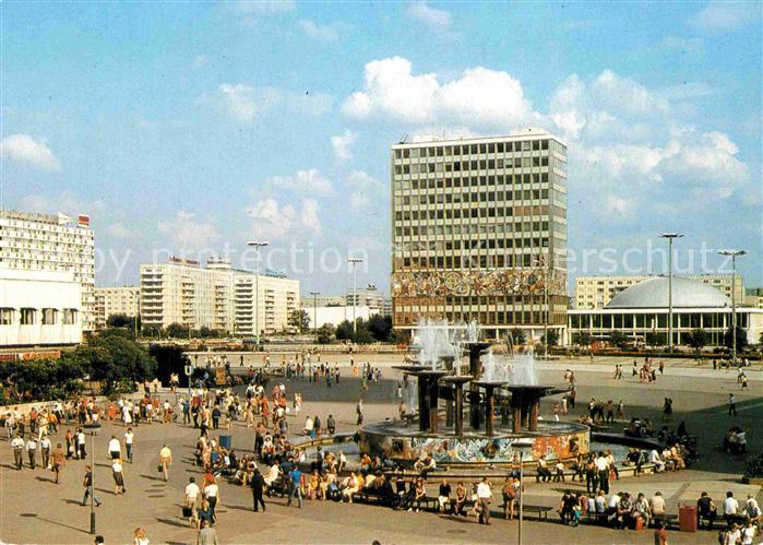 BERLIN  CITY Alexanderplatz Brunnen Haus des Lehrers Hauptstadt der DDR
