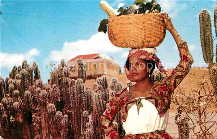 Curacao Niederlaendische Antillen Native Fruit Girl