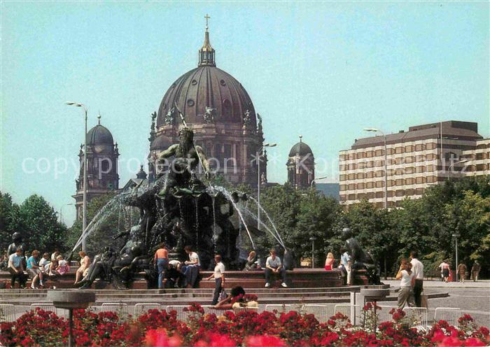 BERLIN  CITY Neptunbrunnen Berliner Dom