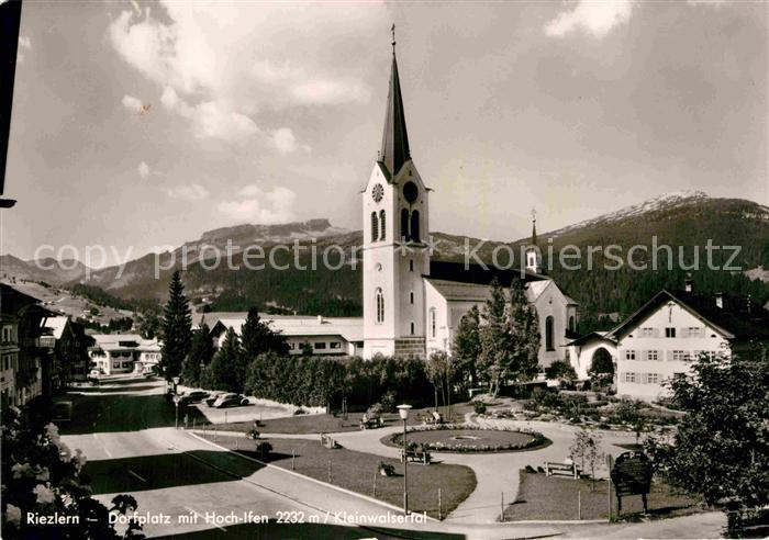 Riezlern Kleinwalsertal Vorarlberg Dorfplatz Hoch Ifen Kirche