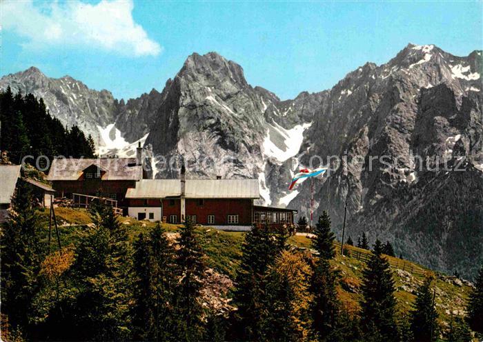 Vorderkaiserfelden gegen Sonneck Ellmauer Halt Karlspitzen Wilder-Kaiser