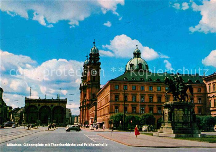 Muenchen Bayern Odeonsplatz mit Theatinerkirche und Feldherrnhalle