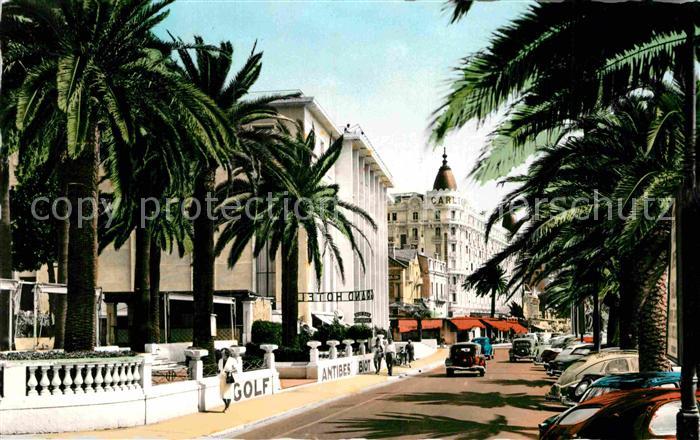 Cannes Alpes-Maritimes Sur la Croisette Palais du Festival et le Carlton